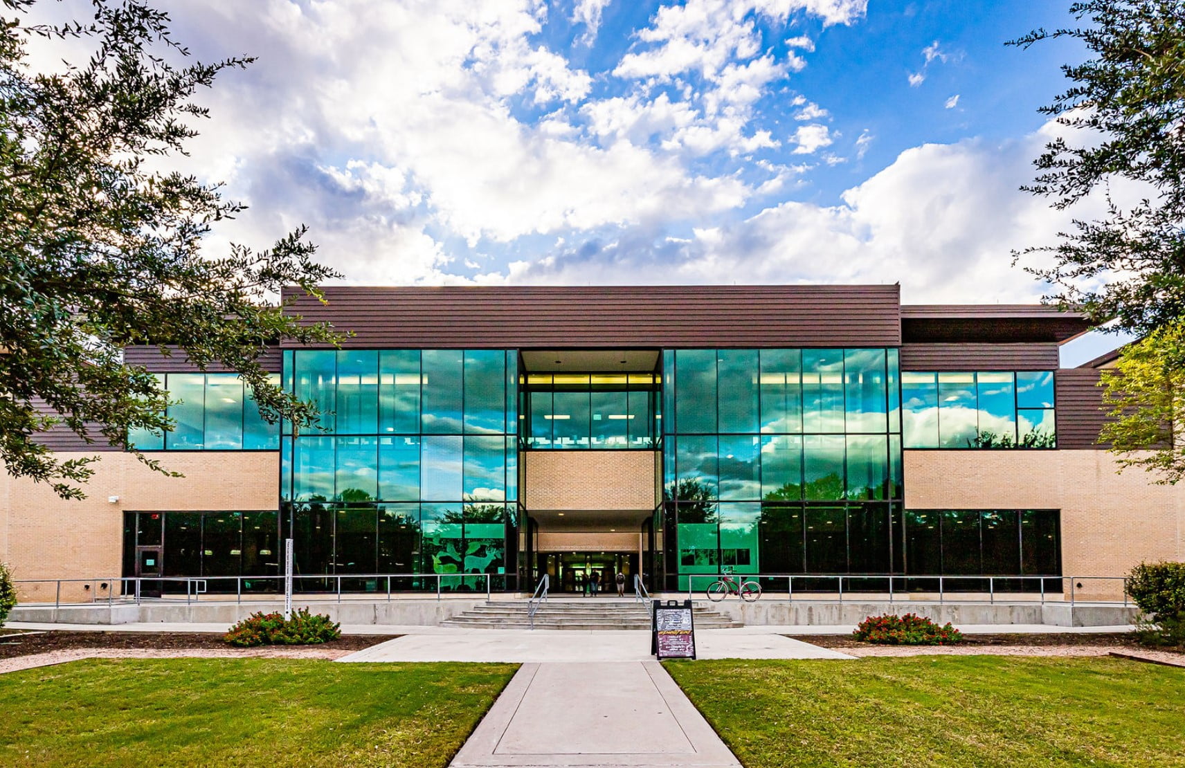texas-a-m-international-university-student-center-able-city